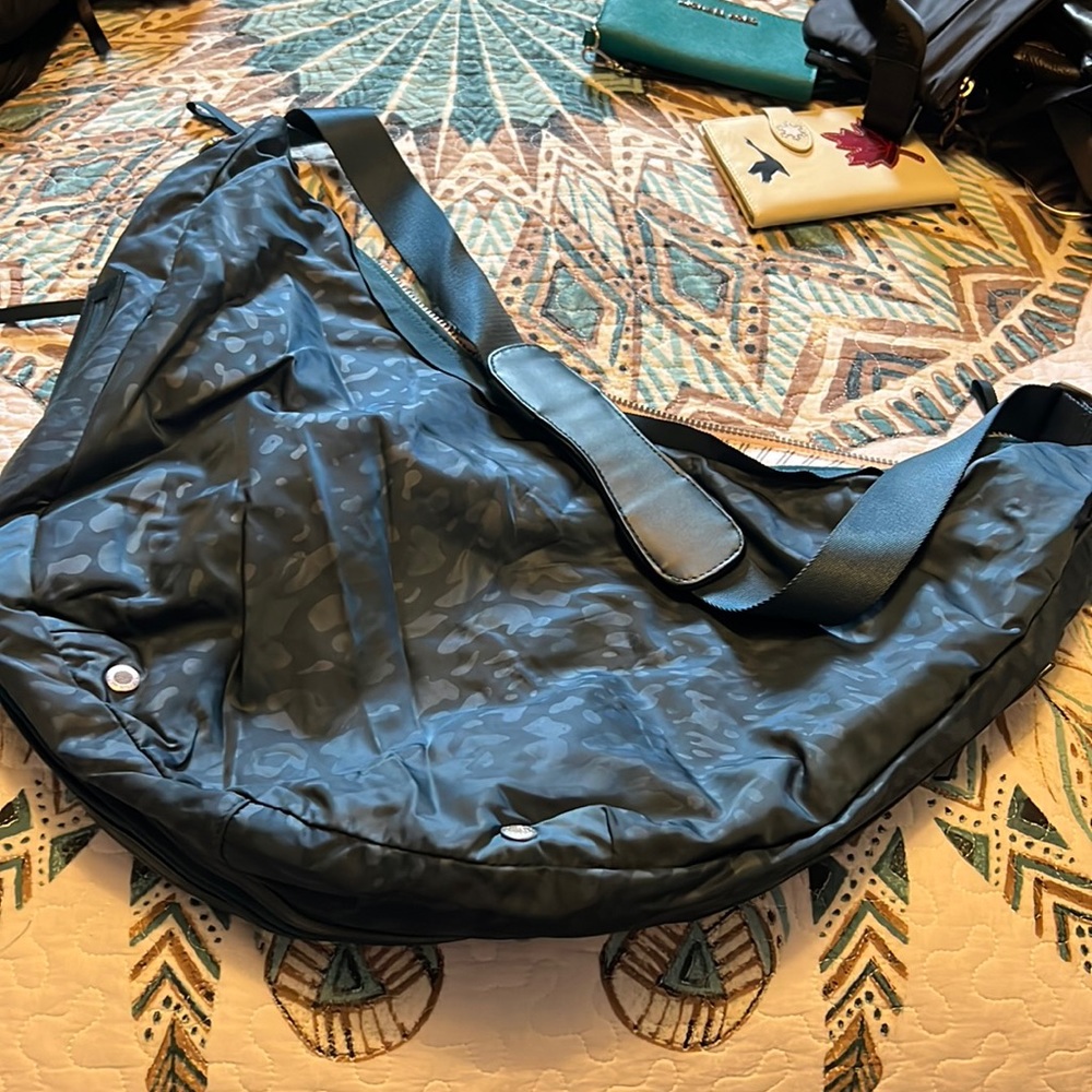 Lululemon resolution hobo teal crossbody bag.
